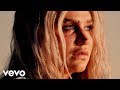 Praying, video y letra